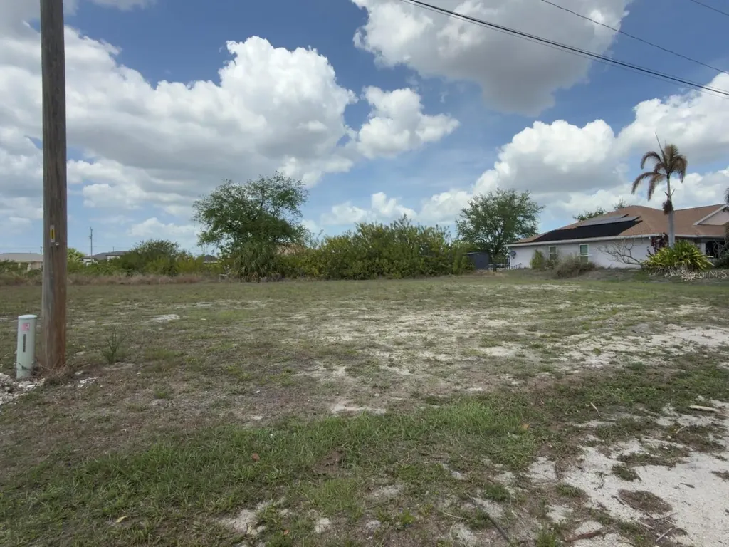 2206 NE 1st Place Cape Coral FL 33909