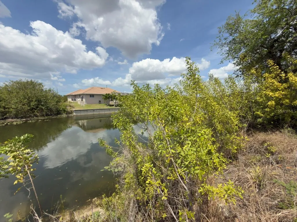 2206 NE 1st Place Cape Coral FL 33909