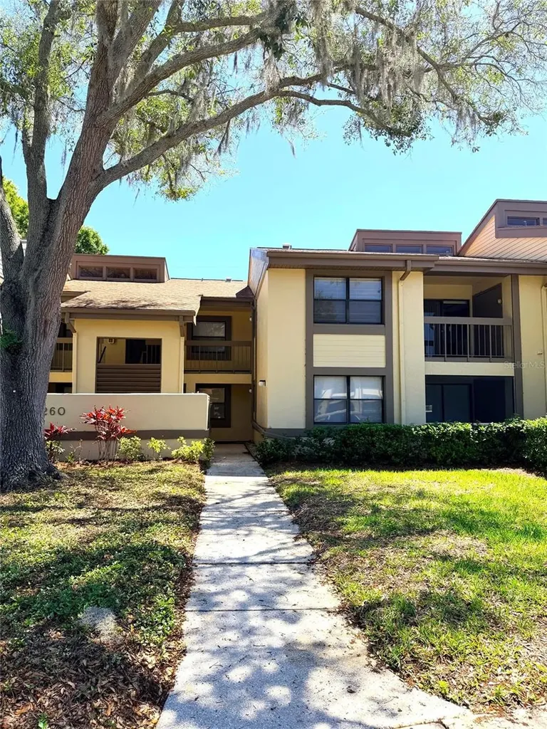 260 Woodlake E Oldsmar FL 34677