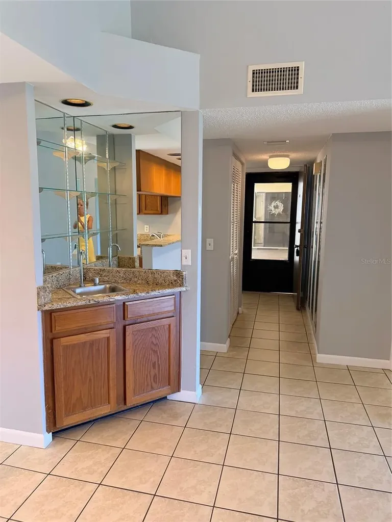 260 Woodlake E Oldsmar FL 34677
