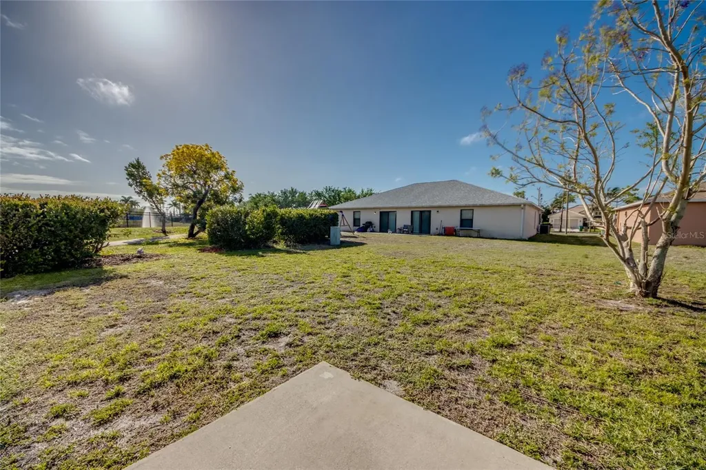 842/844 SW 39th Terrace Cape Coral FL 33914