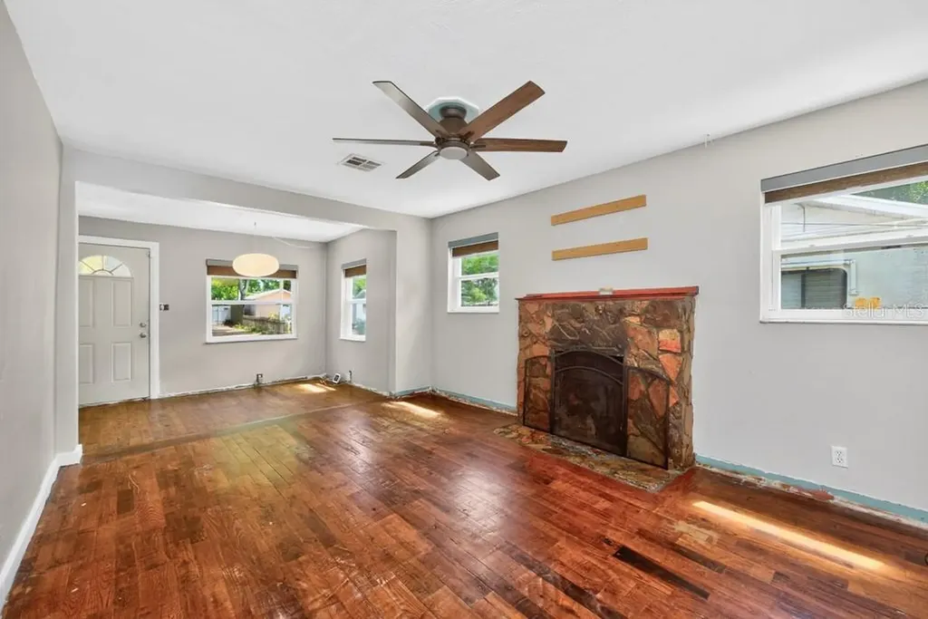 5818 39th Street N St Petersburg FL 33714