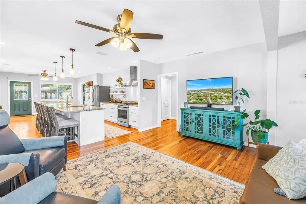 201 35th Avenue NE St Petersburg FL 33704