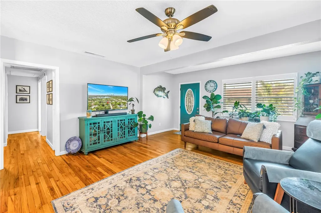 201 35th Avenue NE St Petersburg FL 33704