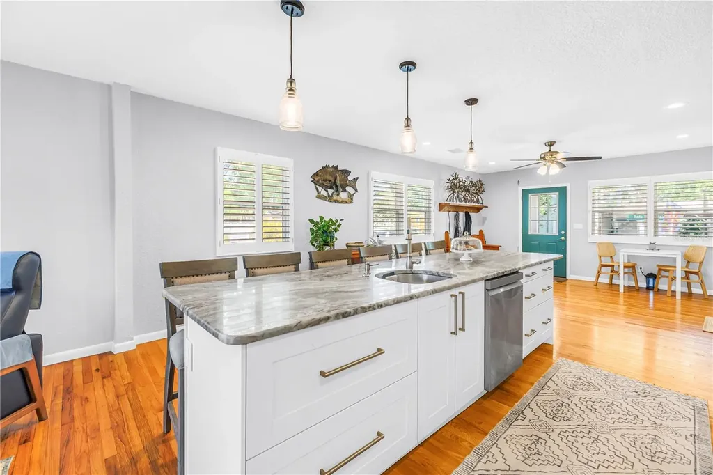 201 35th Avenue NE St Petersburg FL 33704