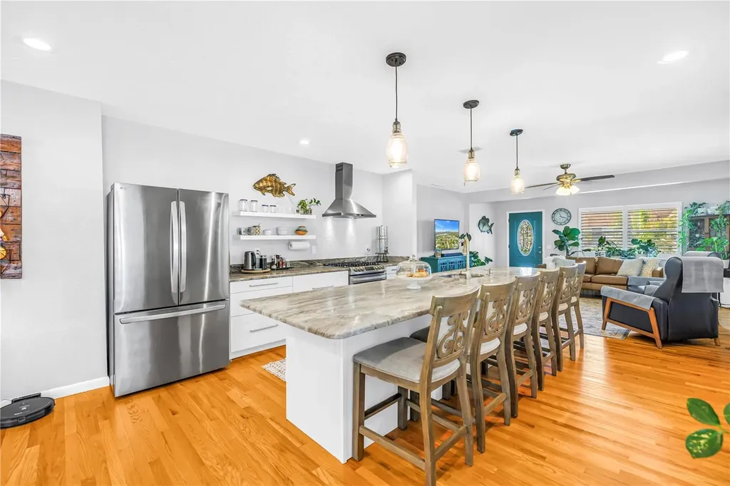 201 35th Avenue NE St Petersburg FL 33704