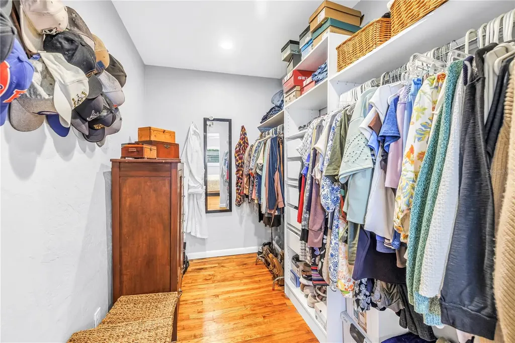 201 35th Avenue NE St Petersburg FL 33704