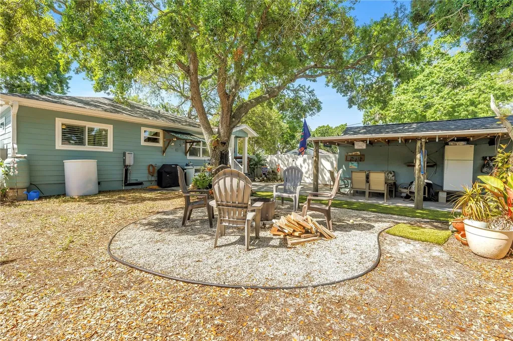 201 35th Avenue NE St Petersburg FL 33704