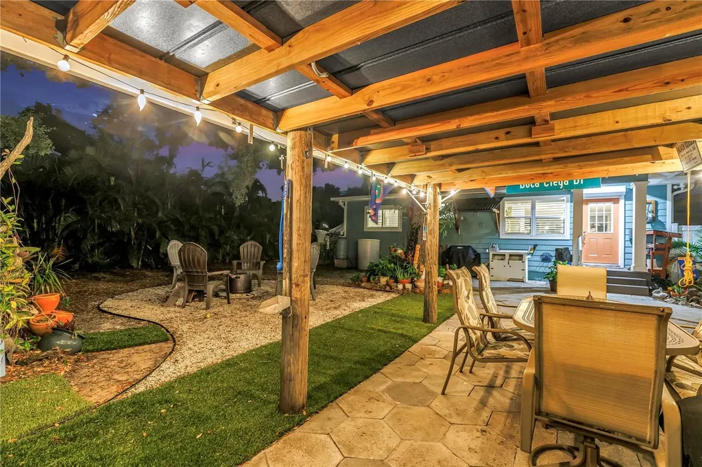 201 35th Avenue NE St Petersburg FL 33704