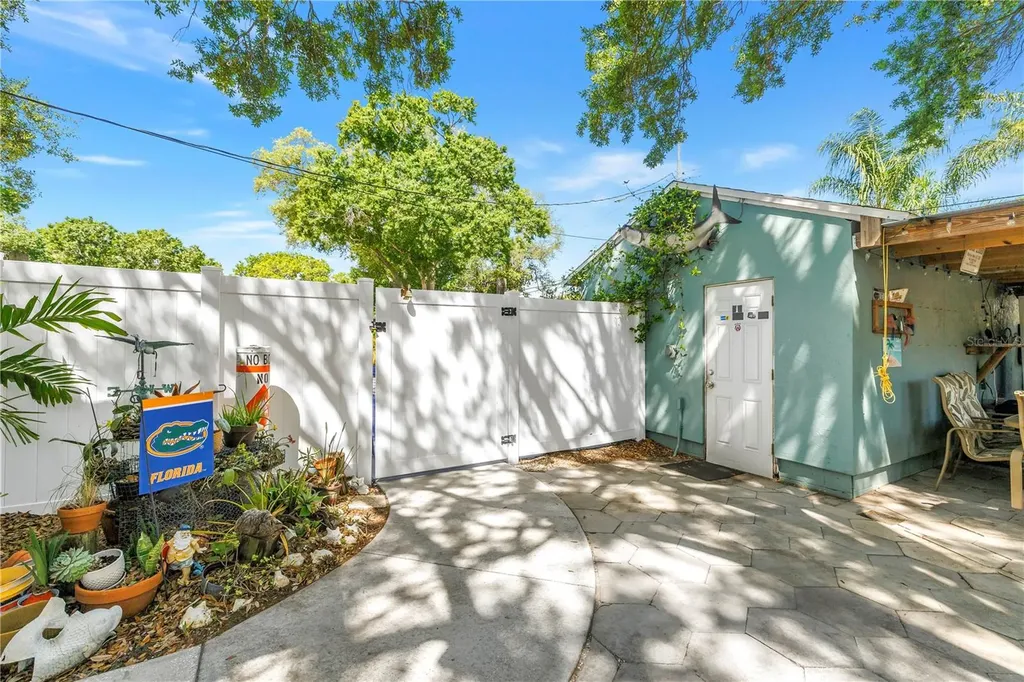 201 35th Avenue NE St Petersburg FL 33704