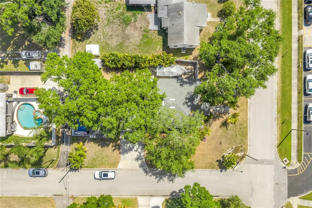 201 35th Avenue NE St Petersburg FL 33704