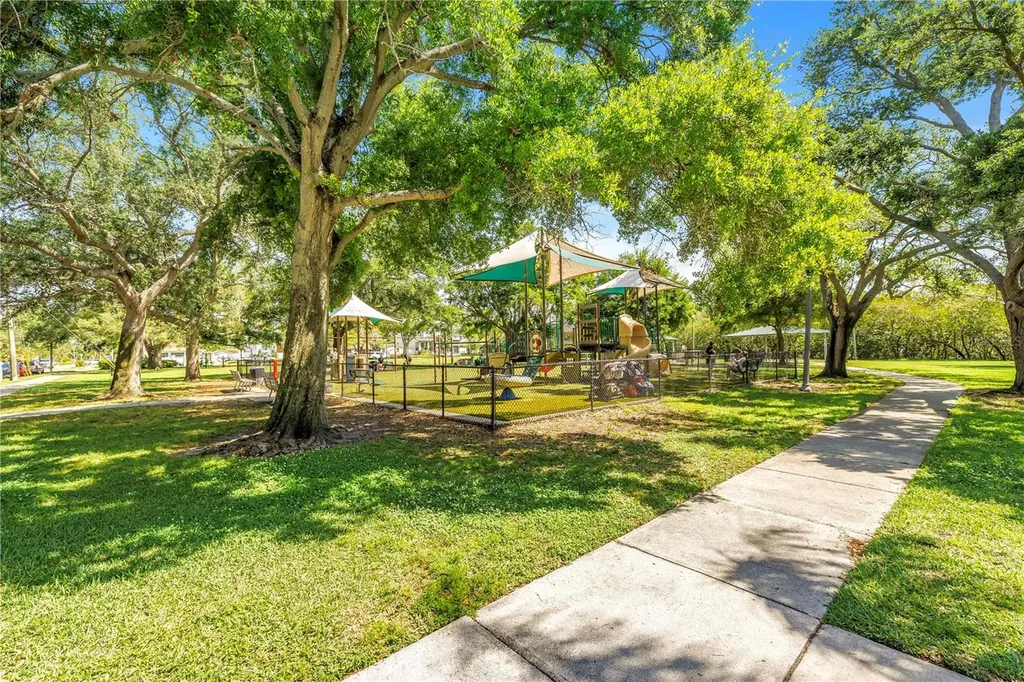 201 35th Avenue NE St Petersburg FL 33704