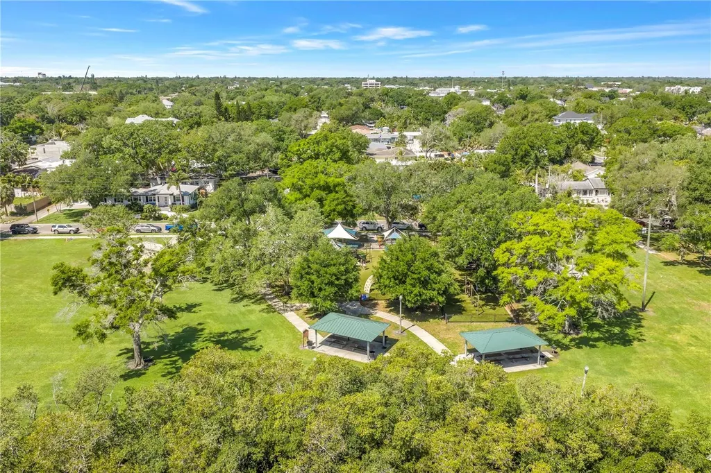 201 35th Avenue NE St Petersburg FL 33704