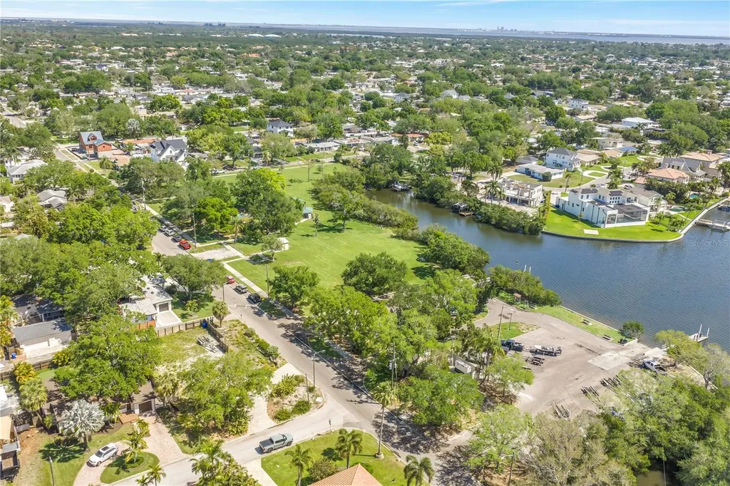 201 35th Avenue NE St Petersburg FL 33704