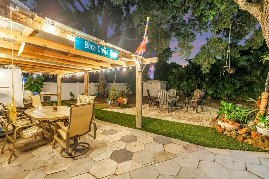 201 35th Avenue NE St Petersburg FL 33704