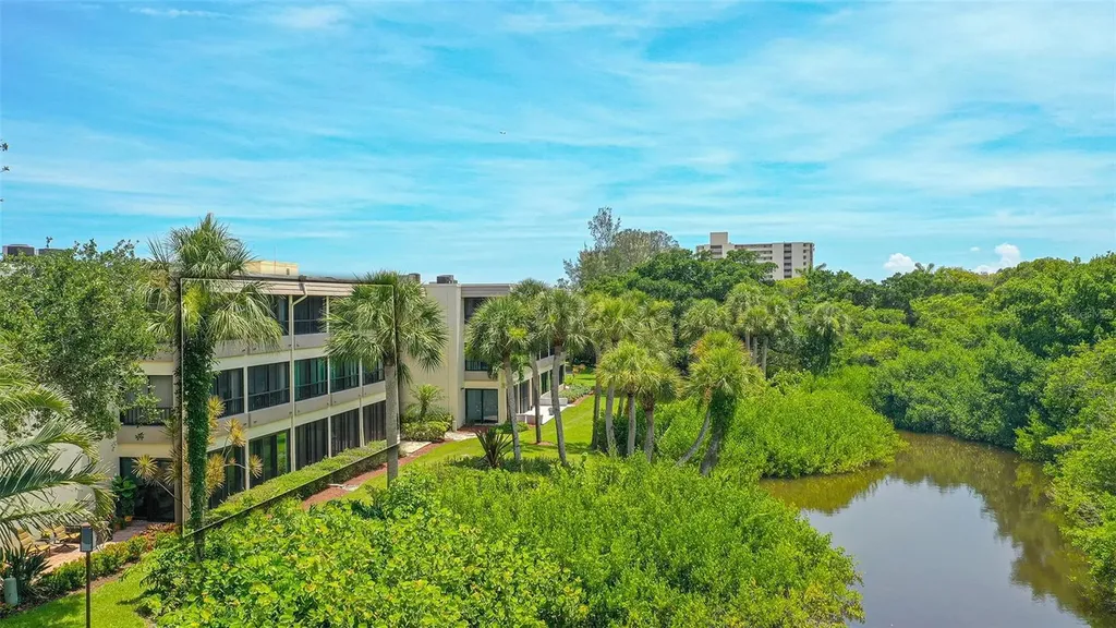 225 Hourglass Way Sarasota FL 34242