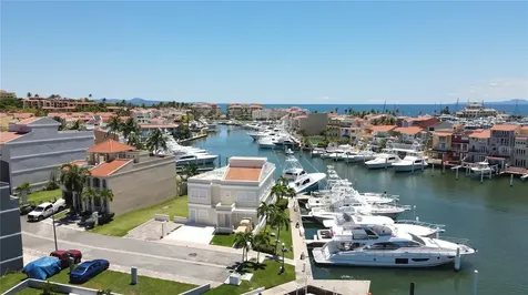 14 Peninsula De San Juan Street Humacao PR 00791