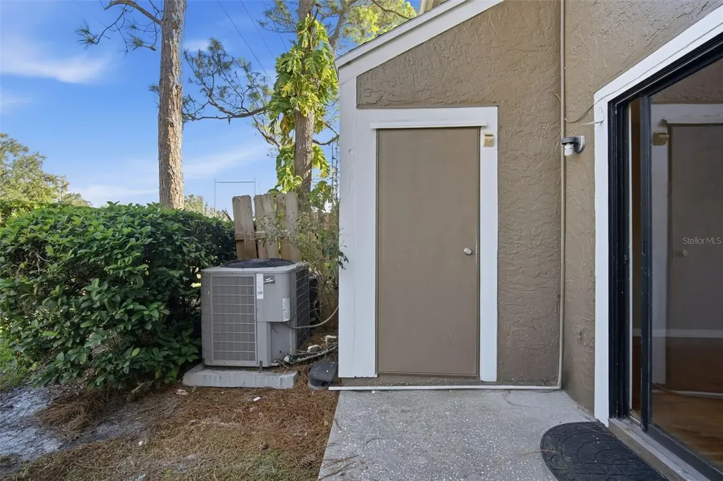 16545 Lake Brigadoon Circle Tampa FL 33618