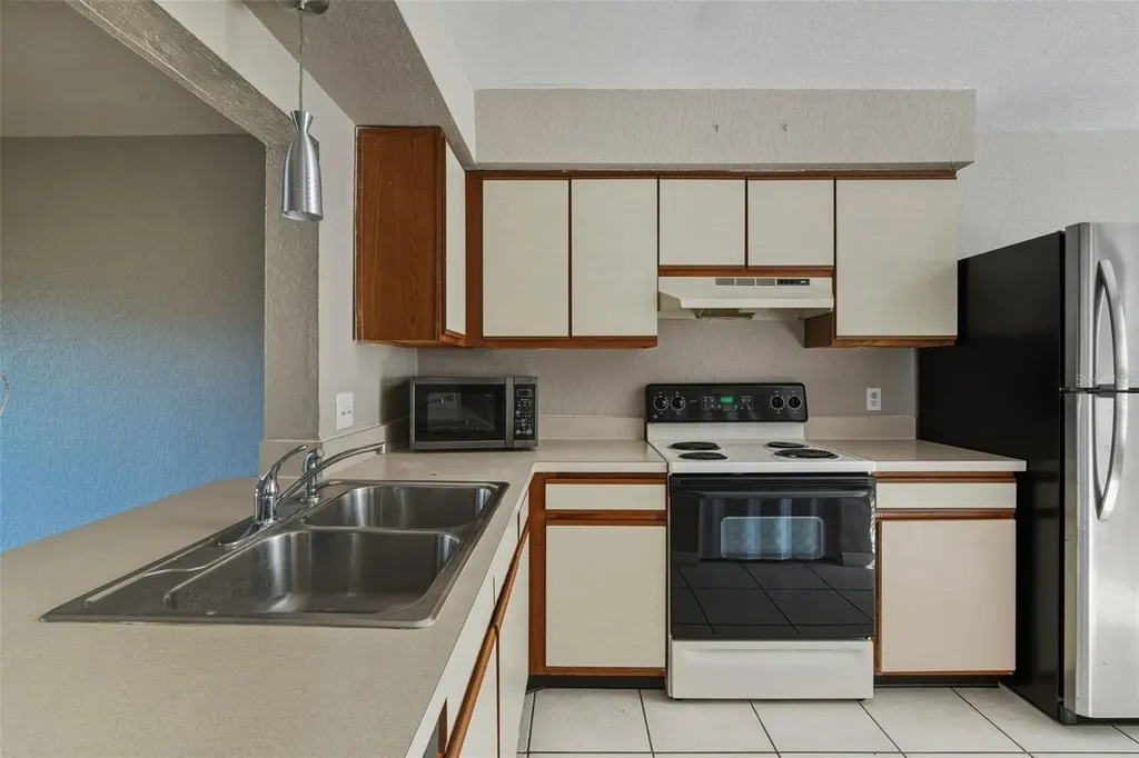 16545 Lake Brigadoon Circle Tampa FL 33618