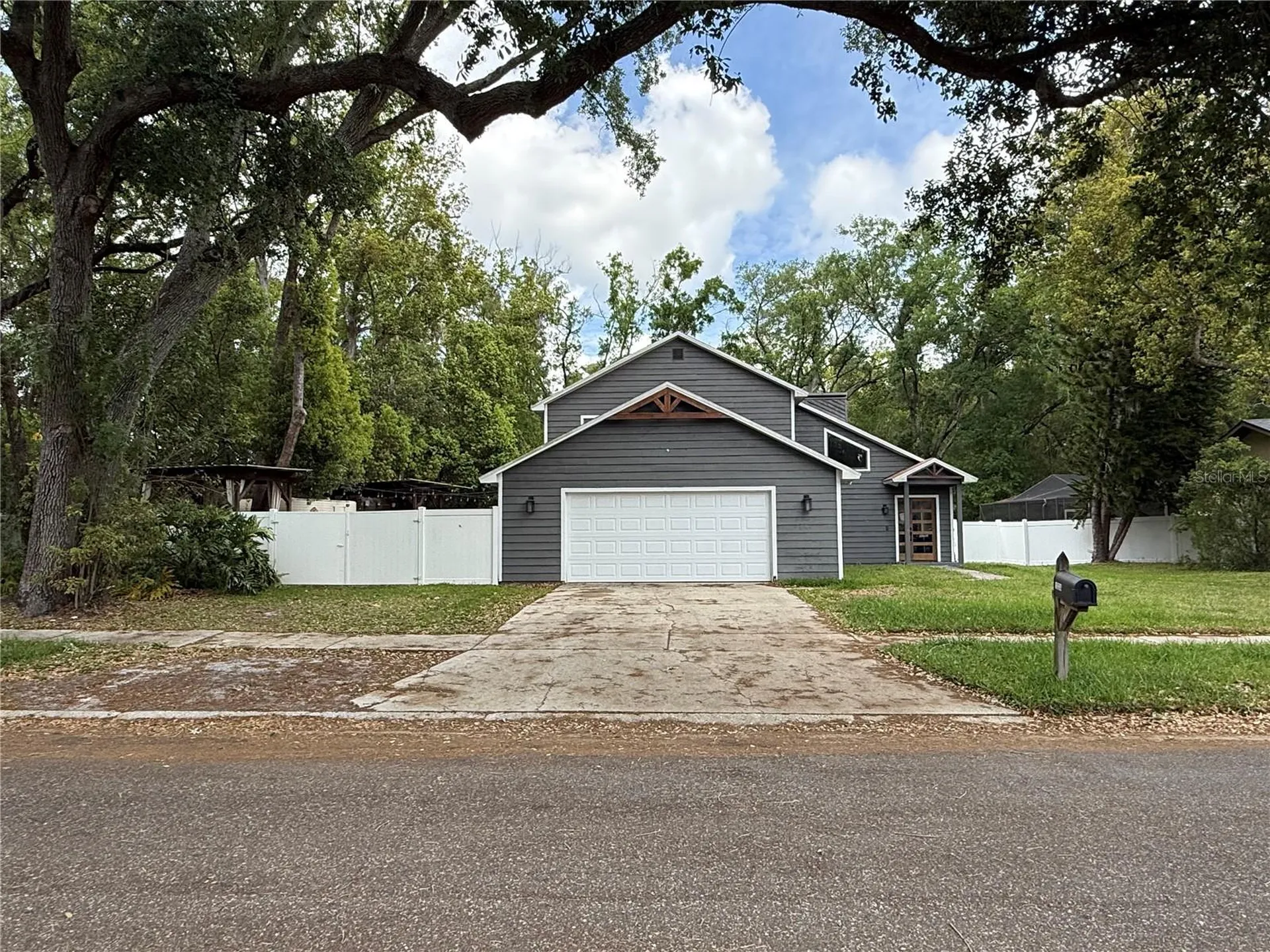 1024 Sylvia Lane Tampa FL 33613