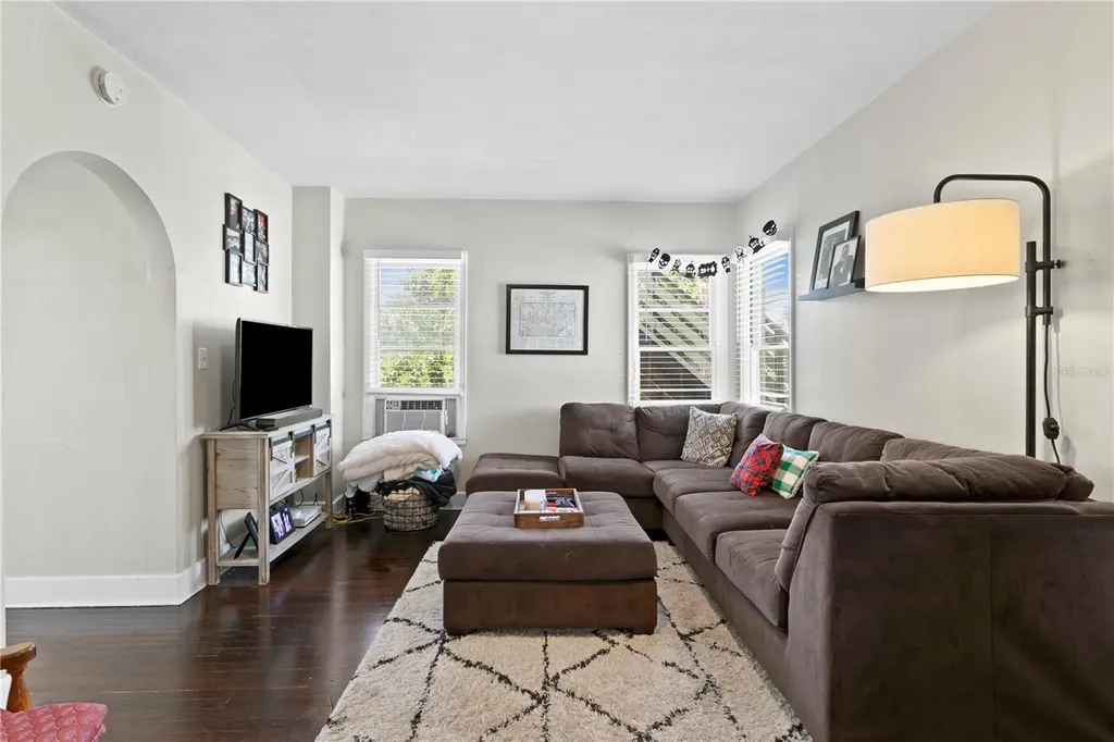 802 Dartmoor Street N St Petersburg FL 33701
