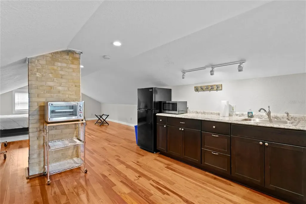 802 Dartmoor Street N St Petersburg FL 33701