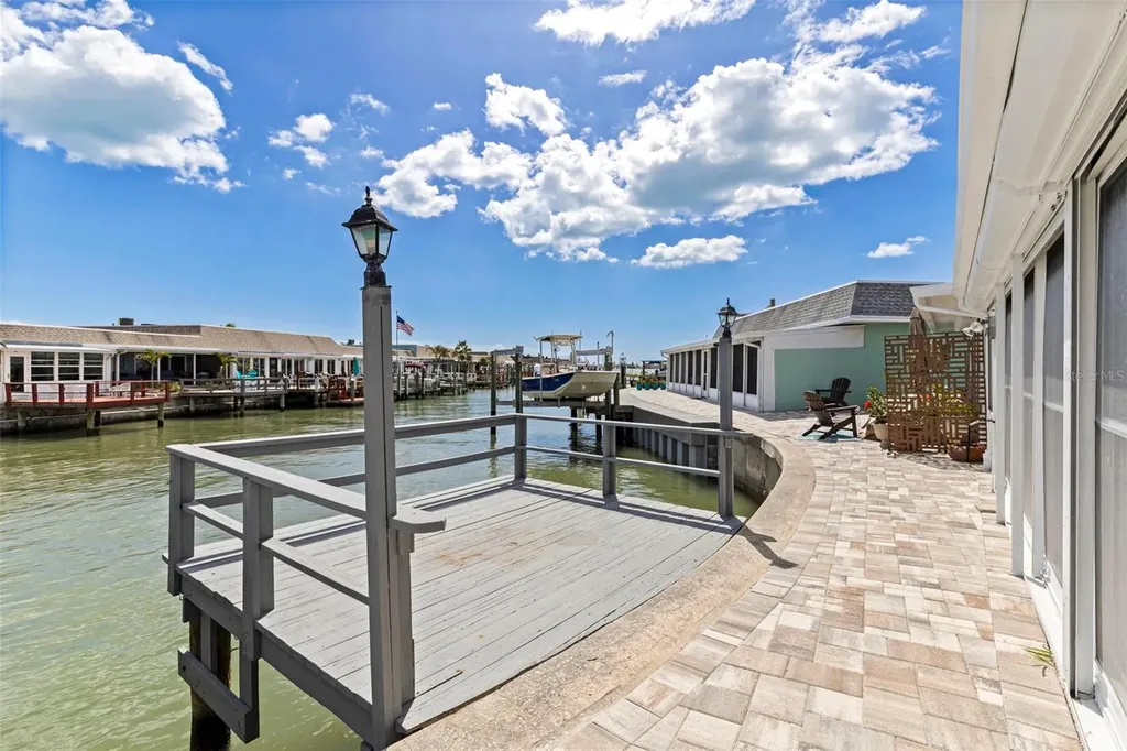 354 Boca Ciega Point Boulevard St Petersburg FL 33708