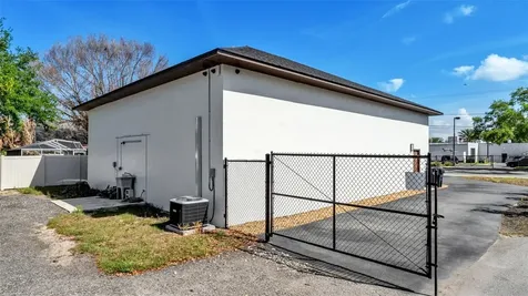 208 Howard Street Auburndale FL 33823