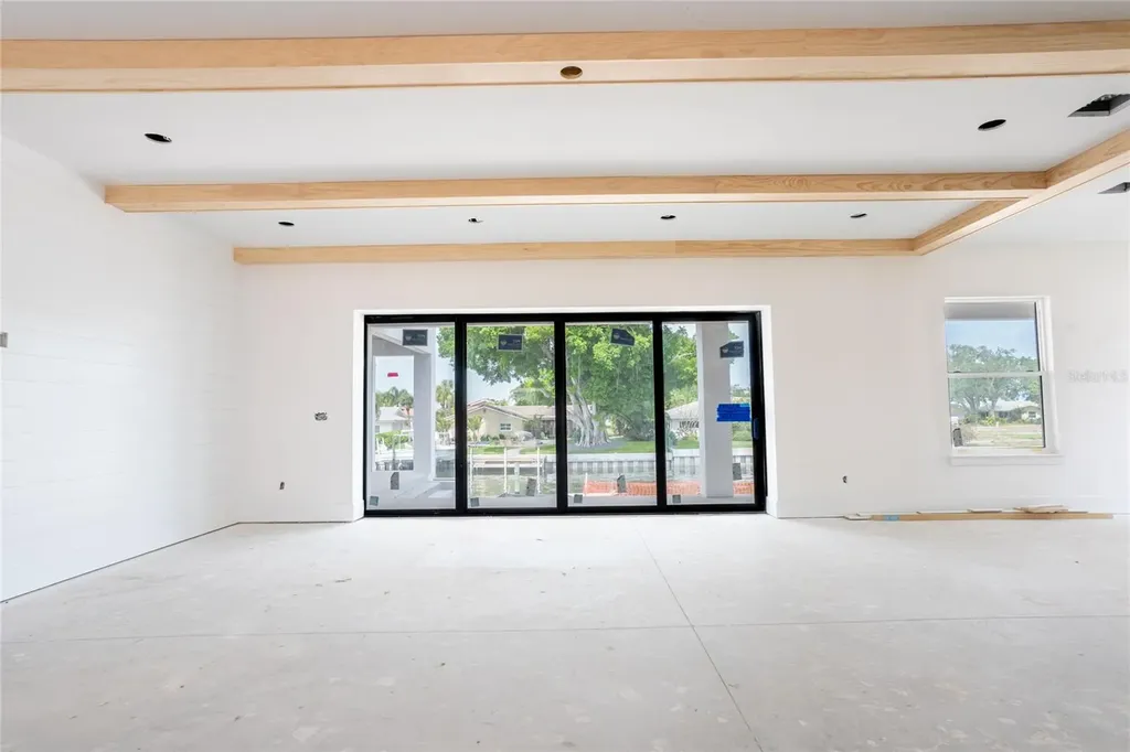 2071 Illinois Avenue NE St Petersburg FL 33703