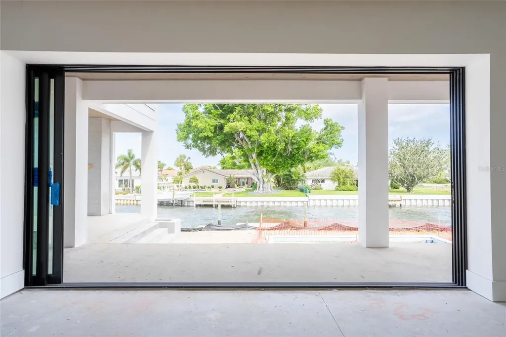 2071 Illinois Avenue NE St Petersburg FL 33703