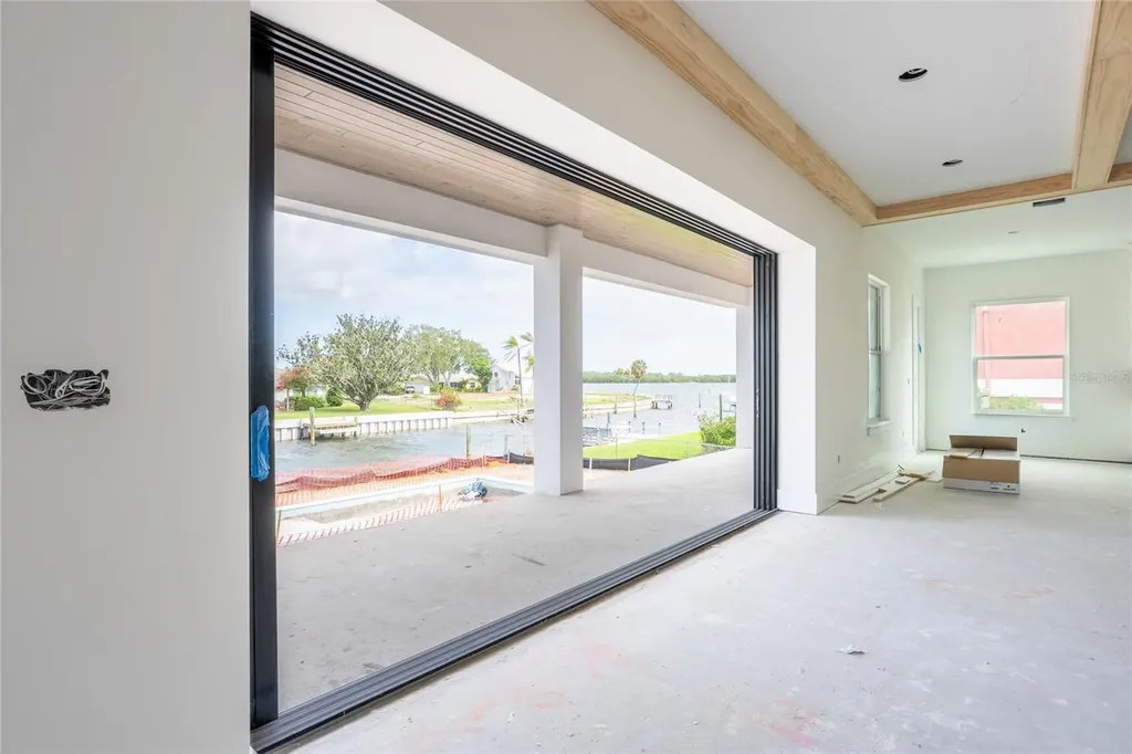 2071 Illinois Avenue NE St Petersburg FL 33703