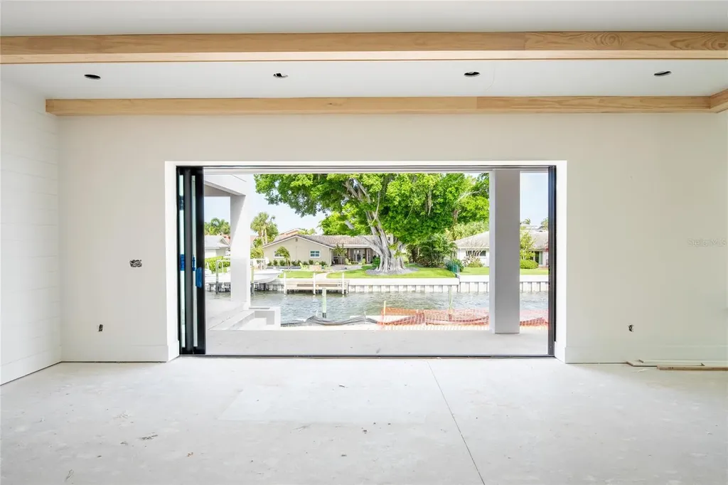 2071 Illinois Avenue NE St Petersburg FL 33703