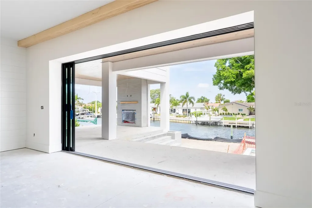 2071 Illinois Avenue NE St Petersburg FL 33703