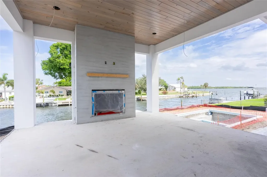 2071 Illinois Avenue NE St Petersburg FL 33703