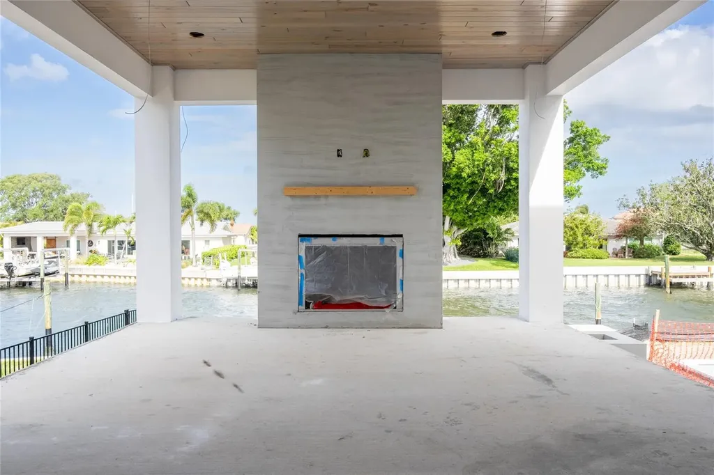 2071 Illinois Avenue NE St Petersburg FL 33703