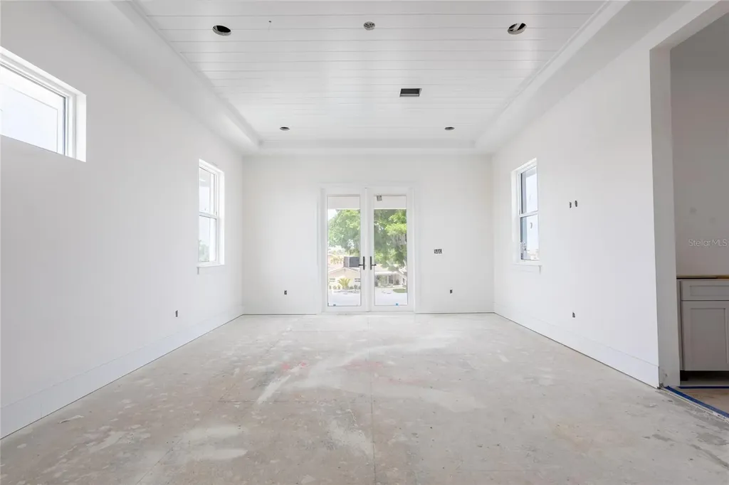 2071 Illinois Avenue NE St Petersburg FL 33703