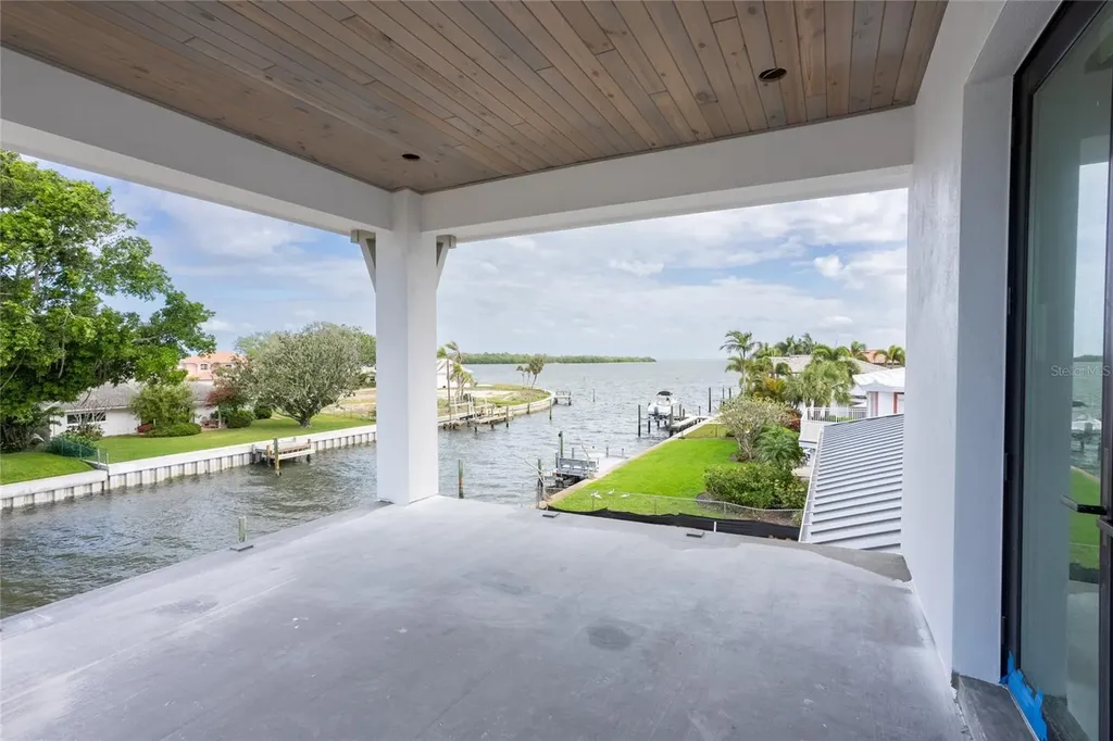 2071 Illinois Avenue NE St Petersburg FL 33703