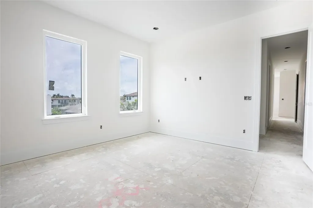 2071 Illinois Avenue NE St Petersburg FL 33703