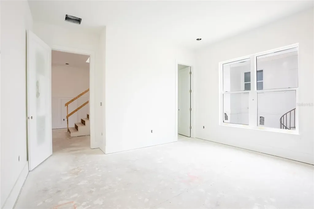 2071 Illinois Avenue NE St Petersburg FL 33703
