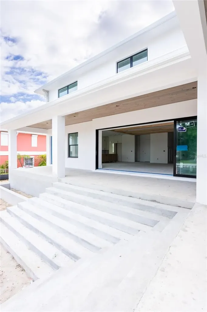 2071 Illinois Avenue NE St Petersburg FL 33703