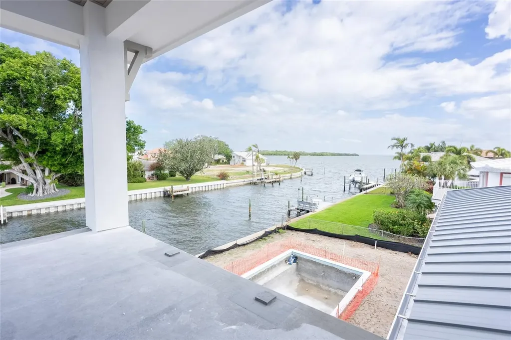 2071 Illinois Avenue NE St Petersburg FL 33703