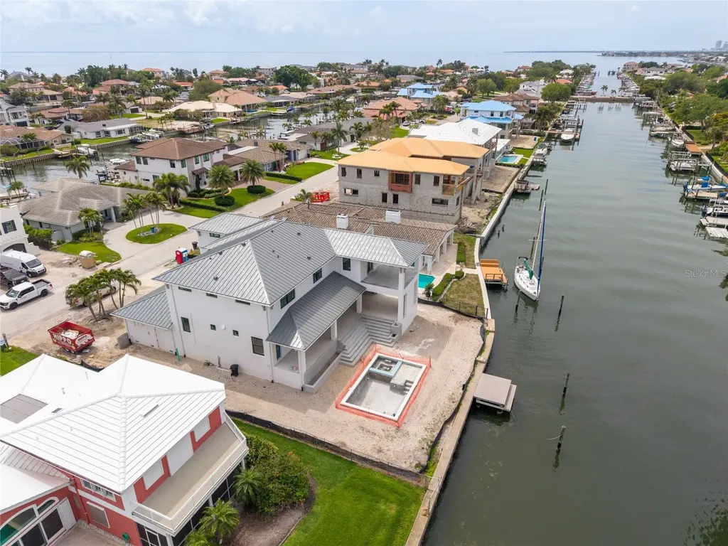 2071 Illinois Avenue NE St Petersburg FL 33703