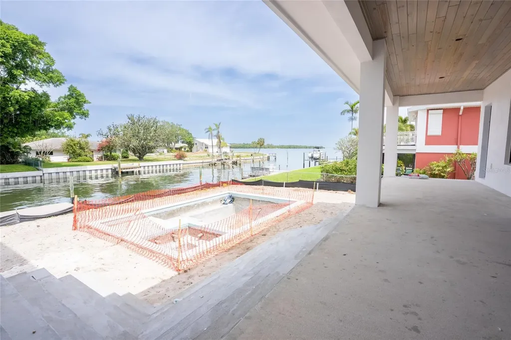 2071 Illinois Avenue NE St Petersburg FL 33703