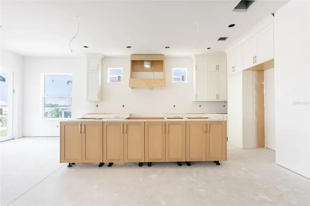 2071 Illinois Avenue NE St Petersburg FL 33703