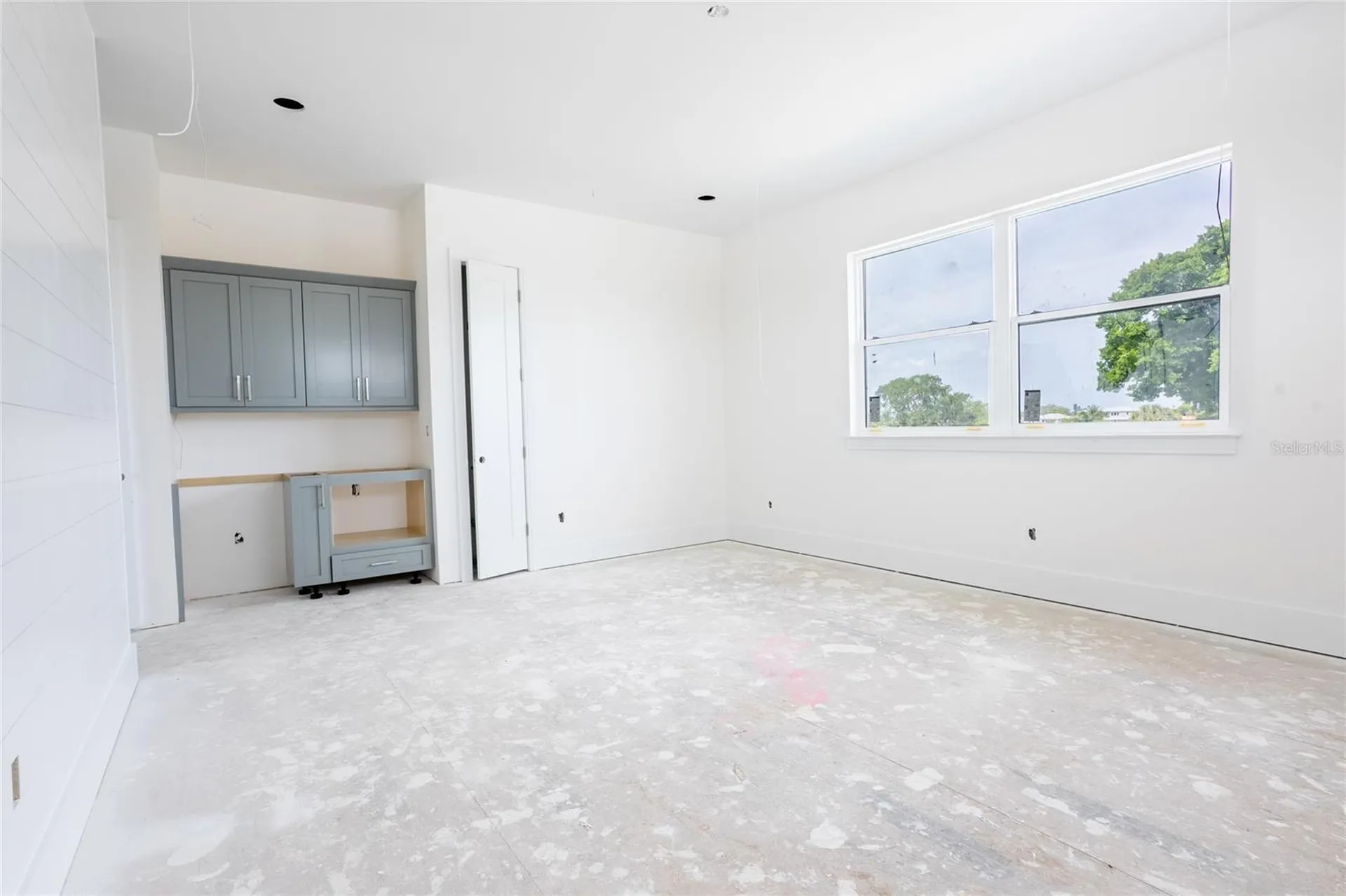 2071 Illinois Avenue NE St Petersburg FL 33703