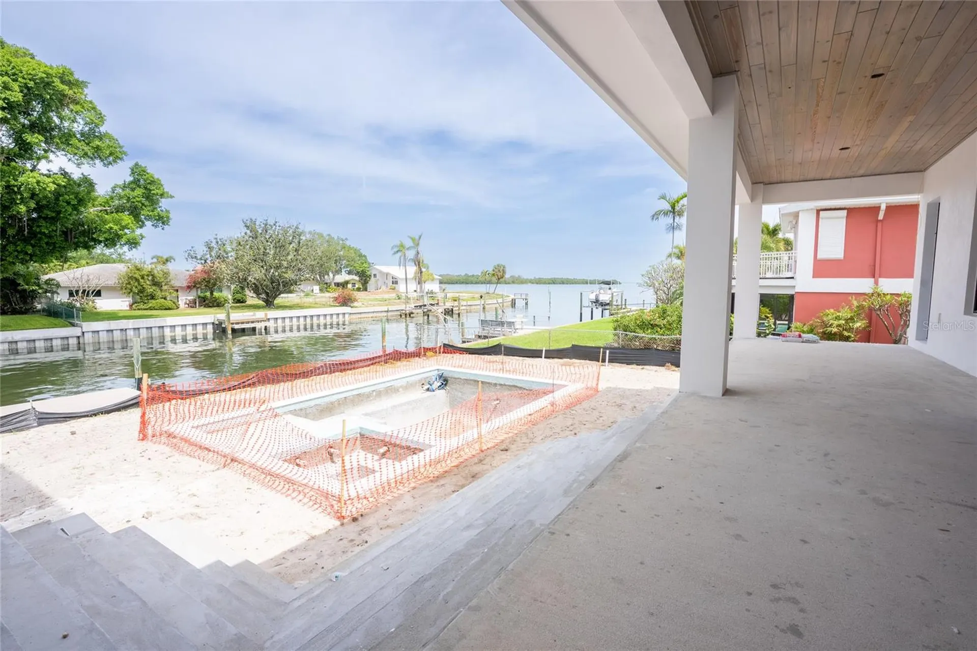 2071 Illinois Avenue NE St Petersburg FL 33703