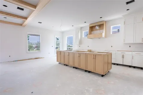 2071 Illinois Avenue NE St Petersburg FL 33703