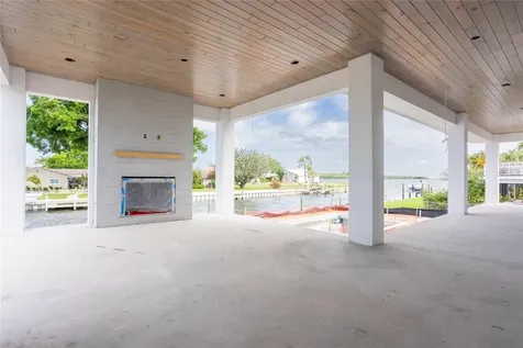 2071 Illinois Avenue NE St Petersburg FL 33703