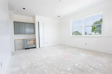 2071 Illinois Avenue NE St Petersburg FL 33703