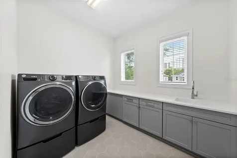 2905 W San Carlos Street Tampa FL 33629